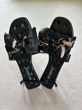 MUSSHOE Black Bow Whimsical Slide Sandals with Chain Print Size 7